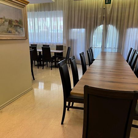 Hotel Albatros Местре Екстериор снимка