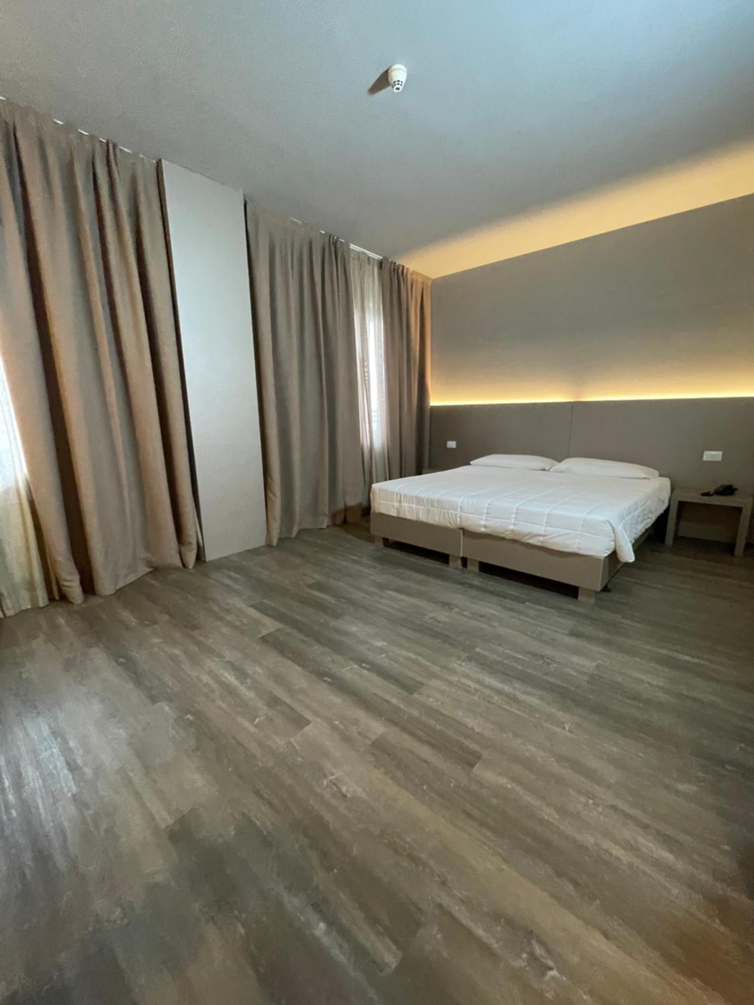 Hotel Albatros Местре Екстериор снимка