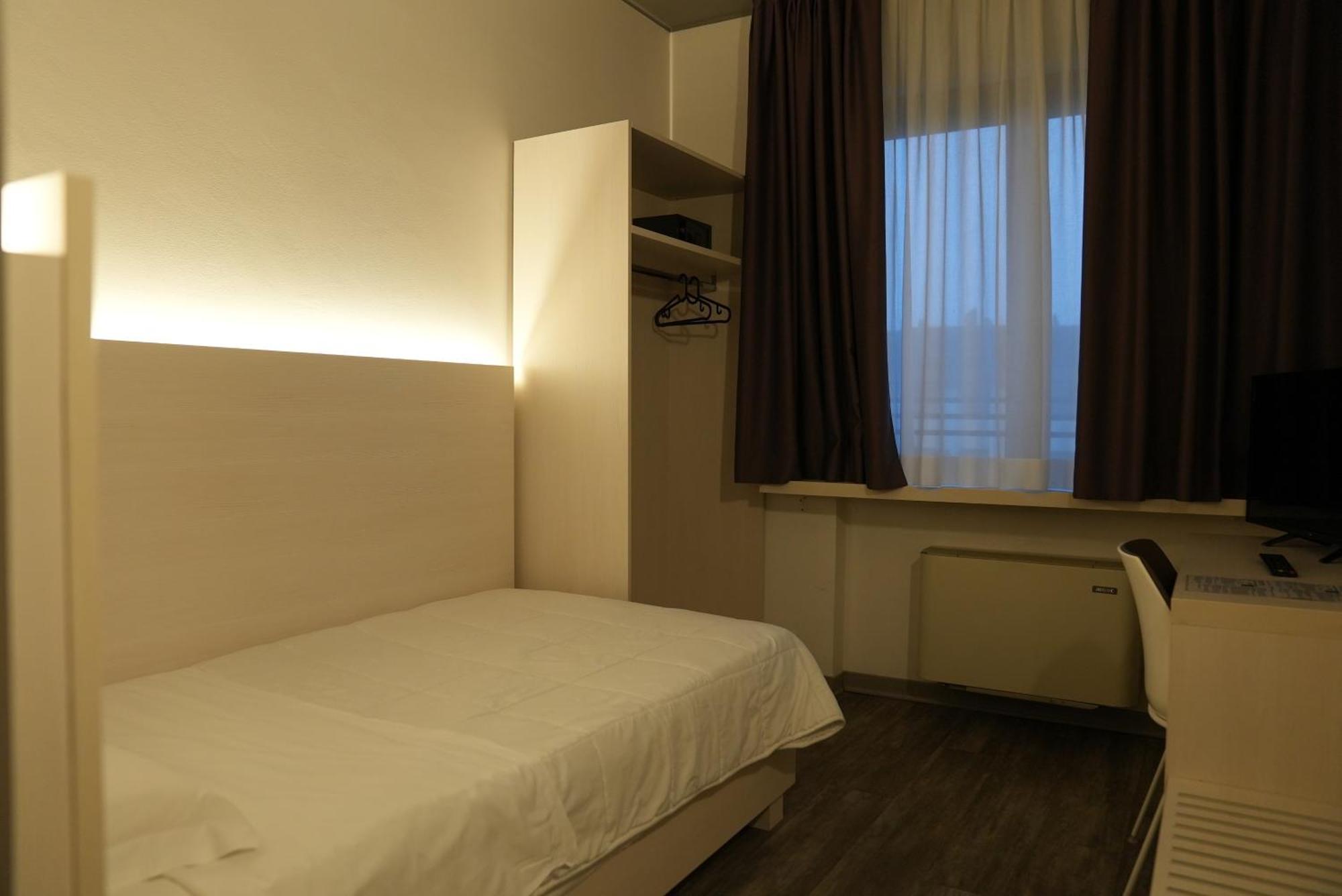Hotel Albatros Местре Екстериор снимка