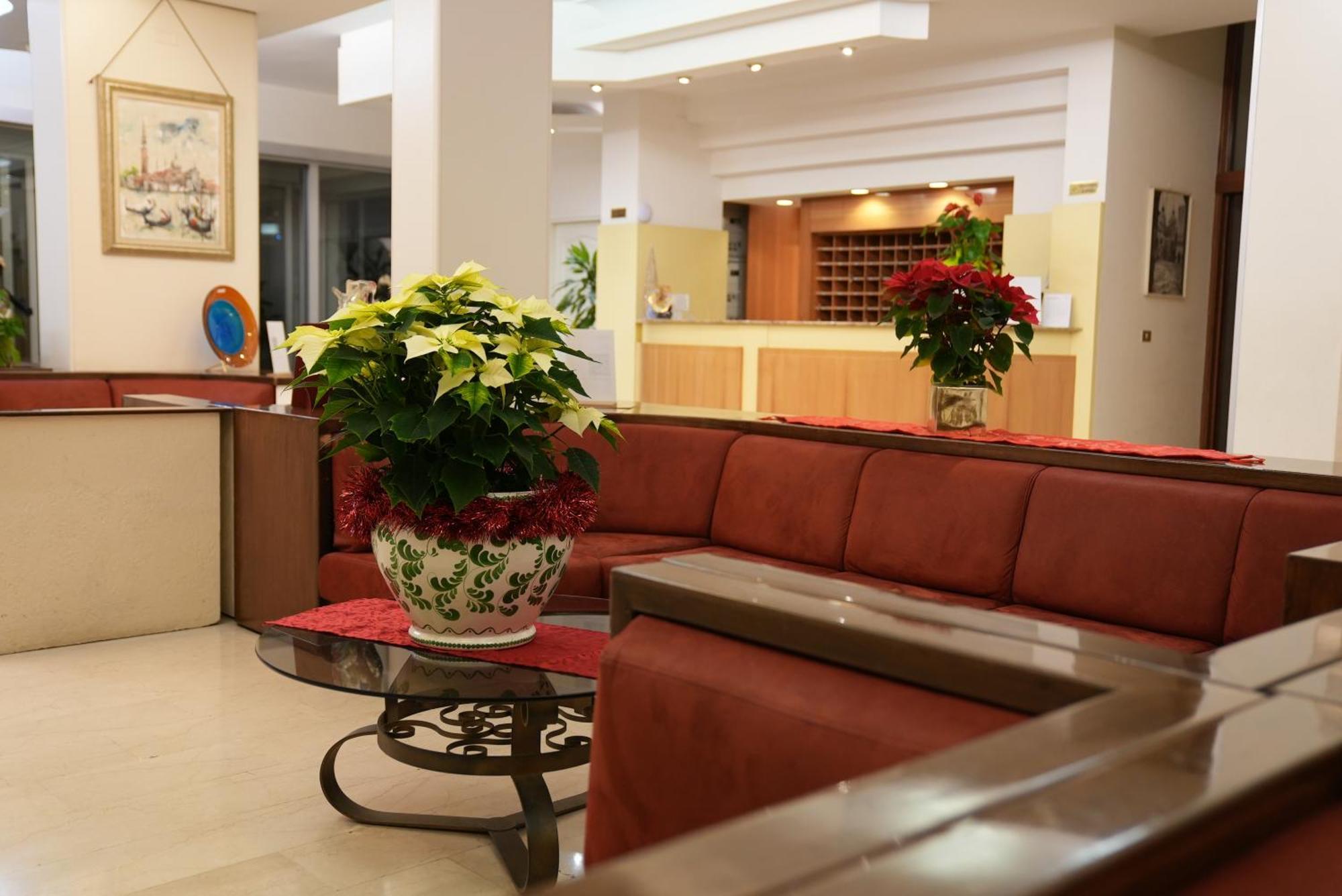 Hotel Albatros Местре Екстериор снимка