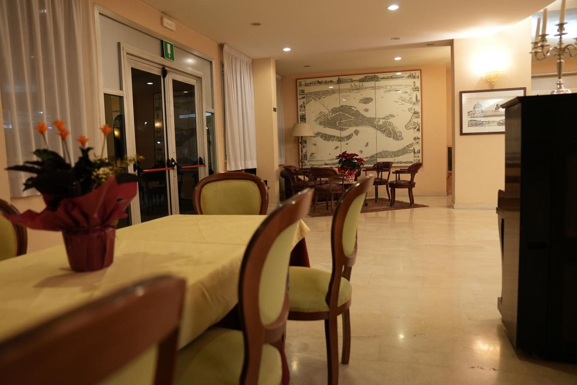 Hotel Albatros Местре Екстериор снимка