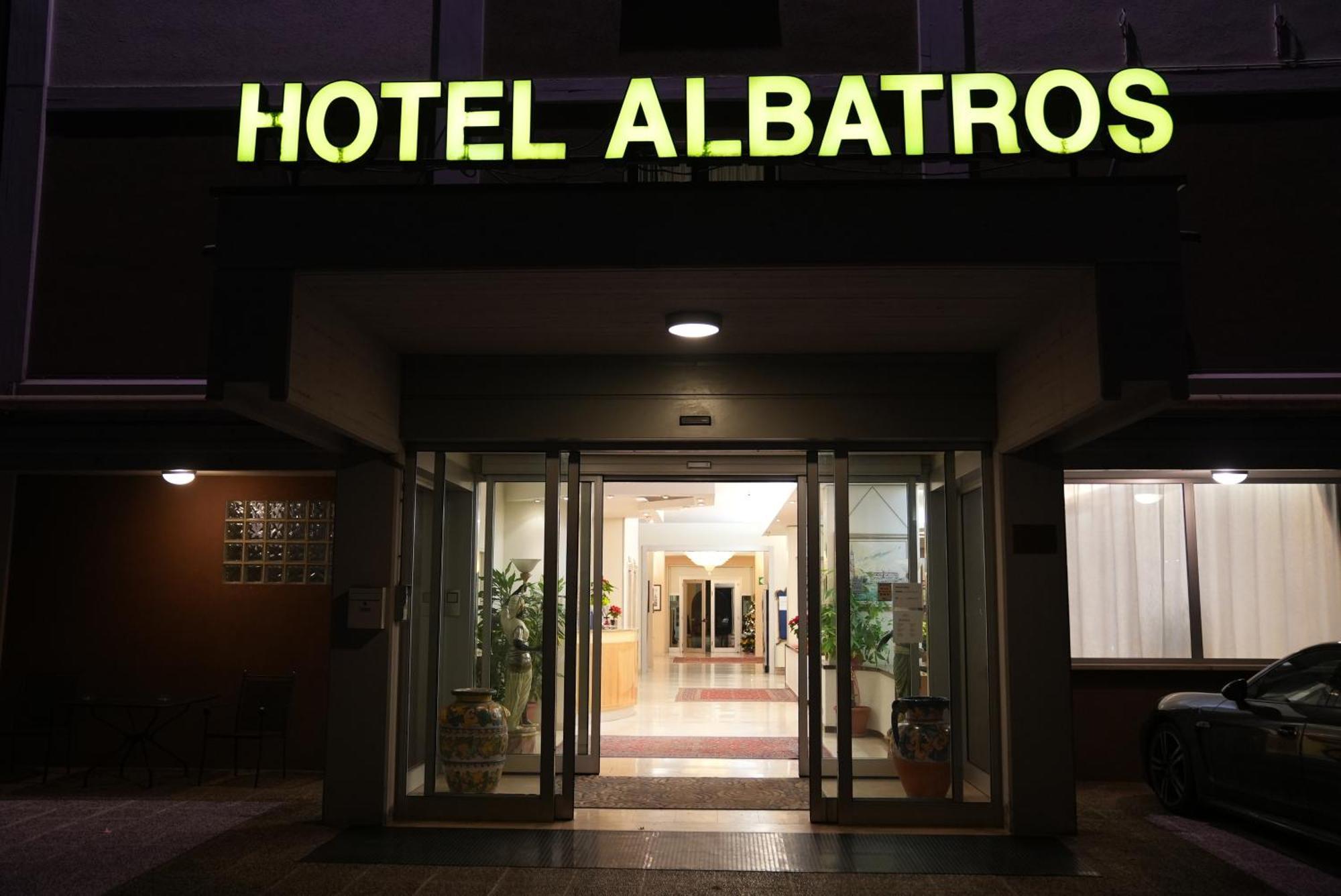 Hotel Albatros Местре Екстериор снимка