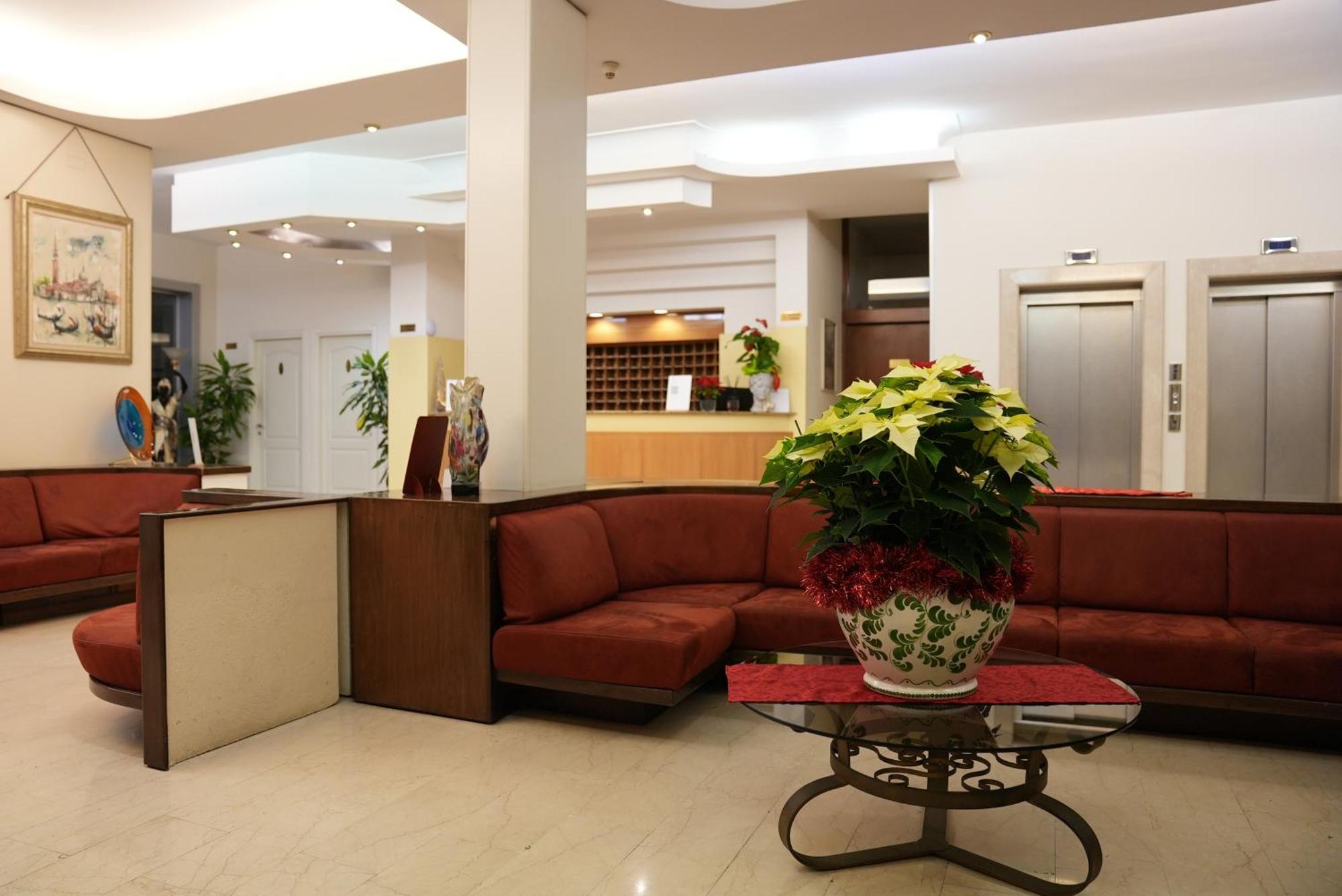 Hotel Albatros Местре Екстериор снимка