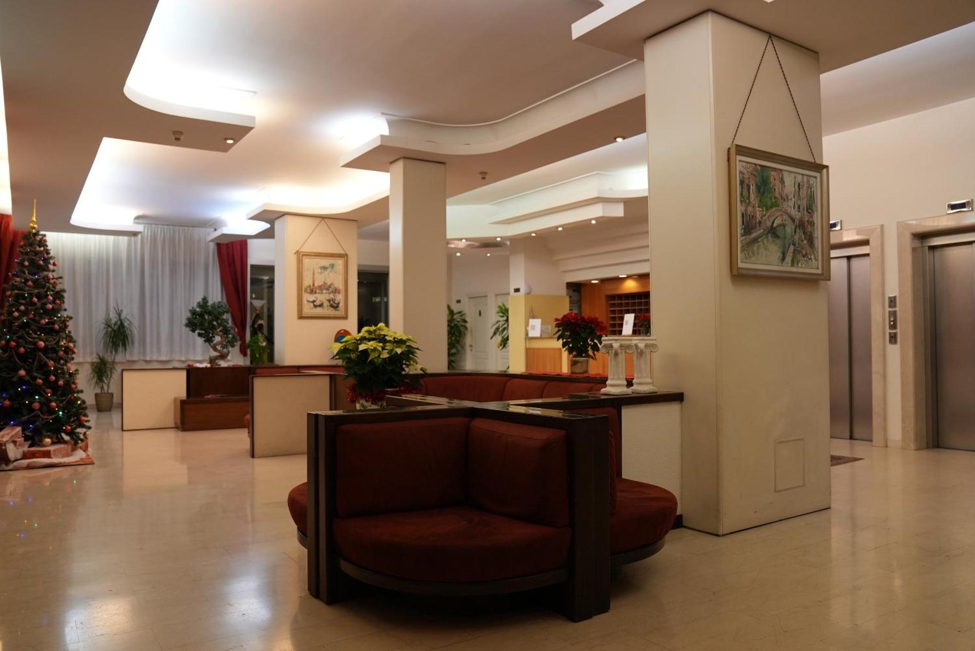 Hotel Albatros Местре Екстериор снимка