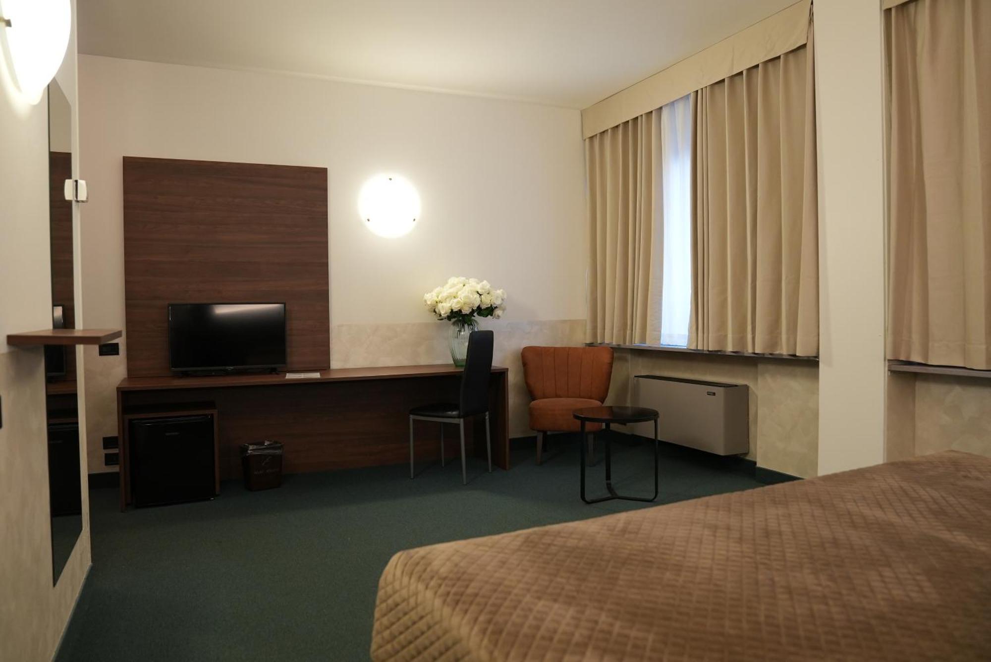 Hotel Albatros Местре Екстериор снимка