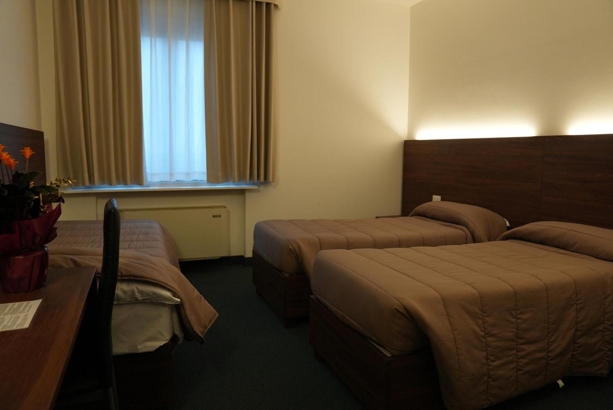 Hotel Albatros Местре Екстериор снимка