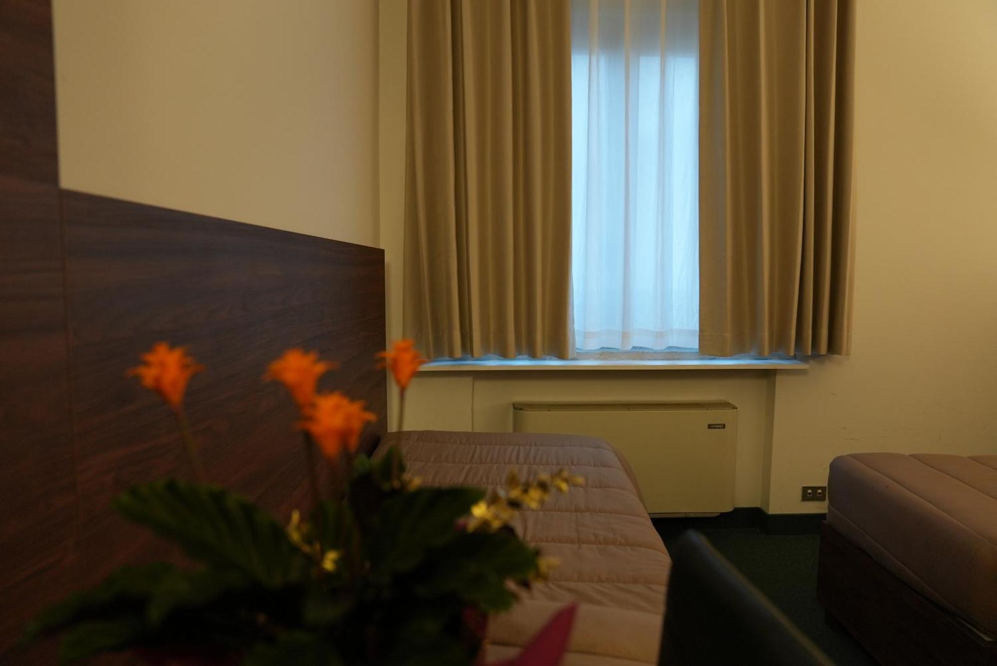 Hotel Albatros Местре Екстериор снимка