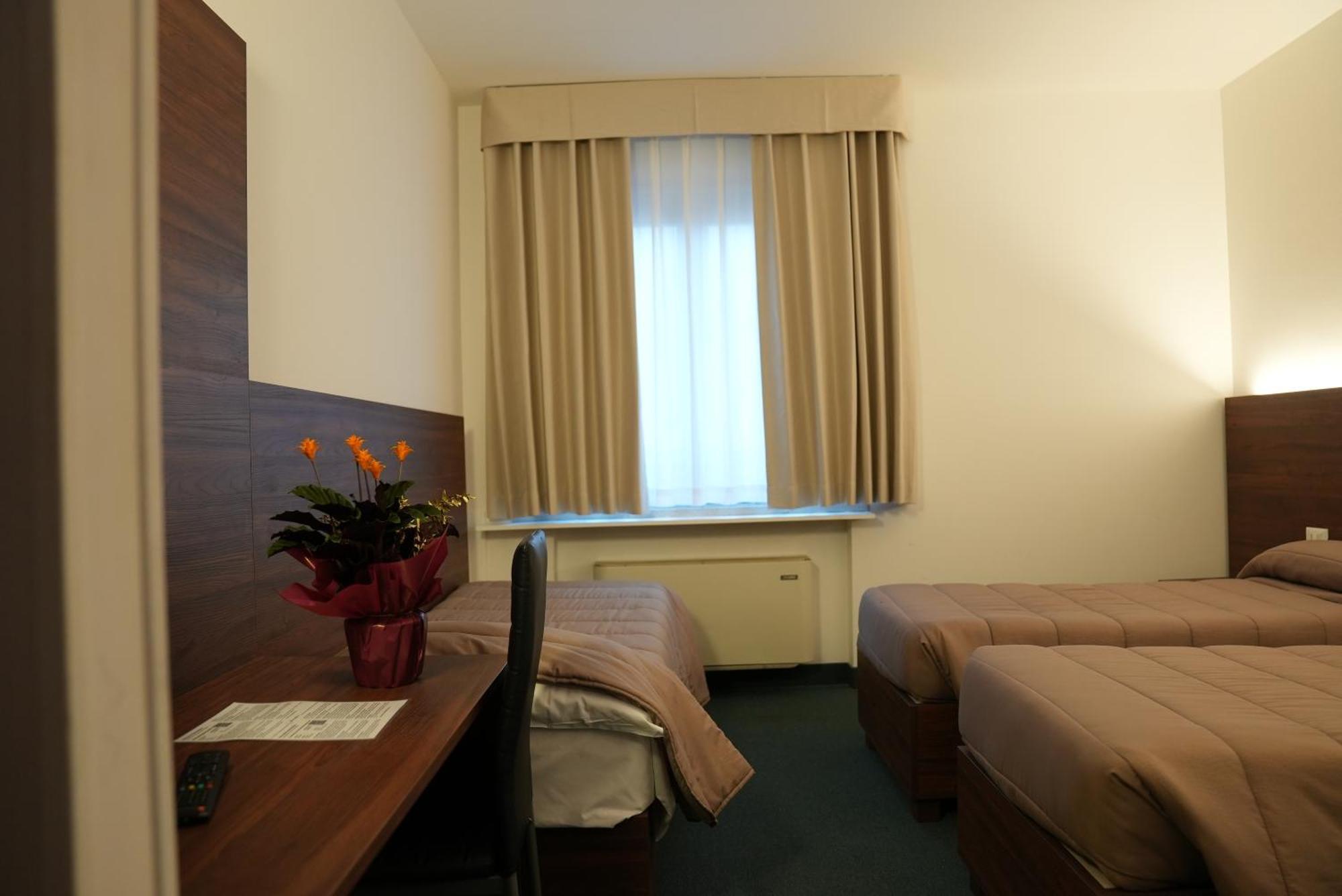 Hotel Albatros Местре Екстериор снимка