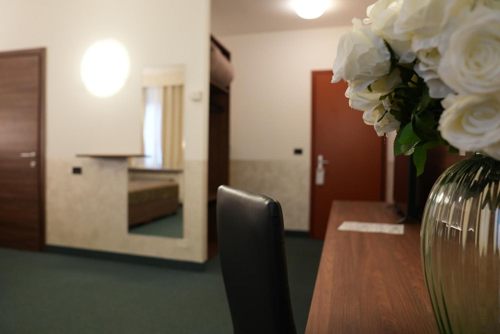 Hotel Albatros Местре Екстериор снимка