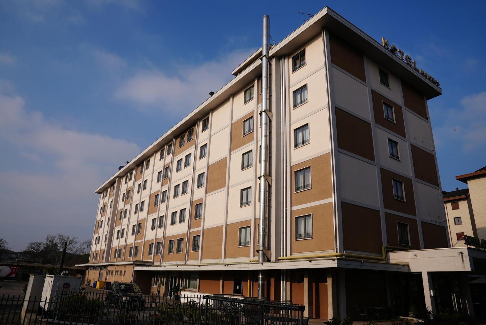 Hotel Albatros Местре Екстериор снимка