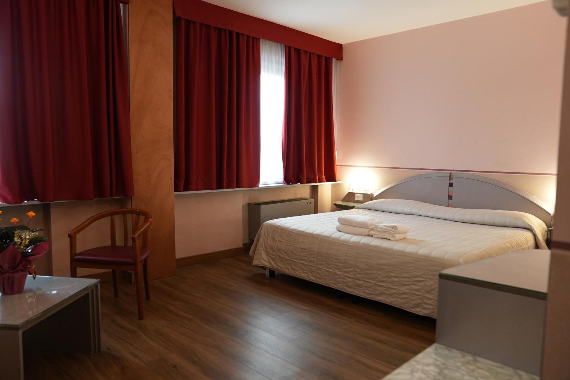 Hotel Albatros Местре Екстериор снимка