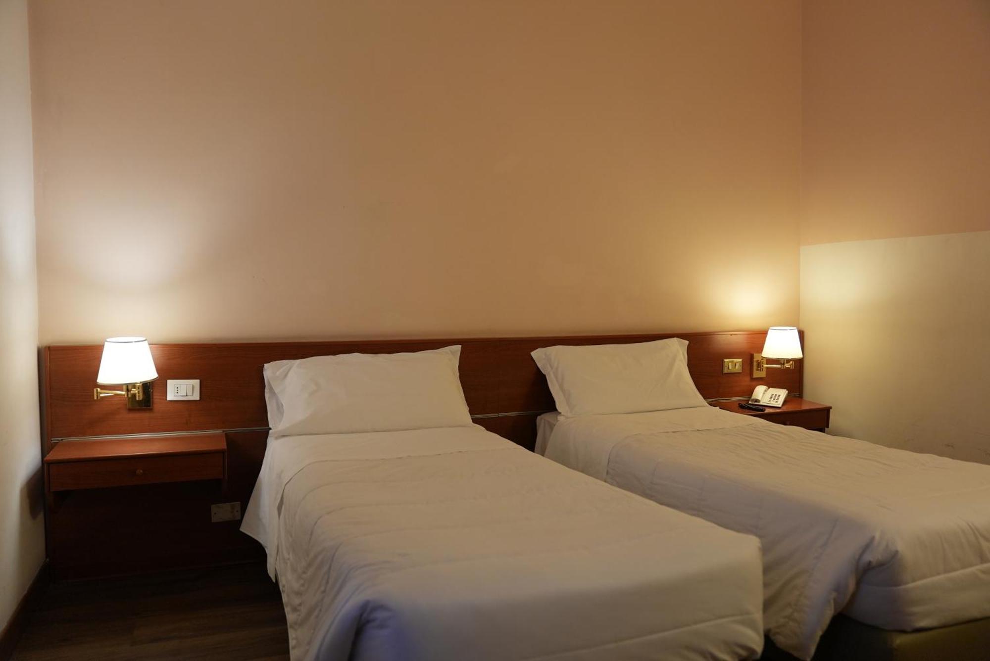 Hotel Albatros Местре Екстериор снимка