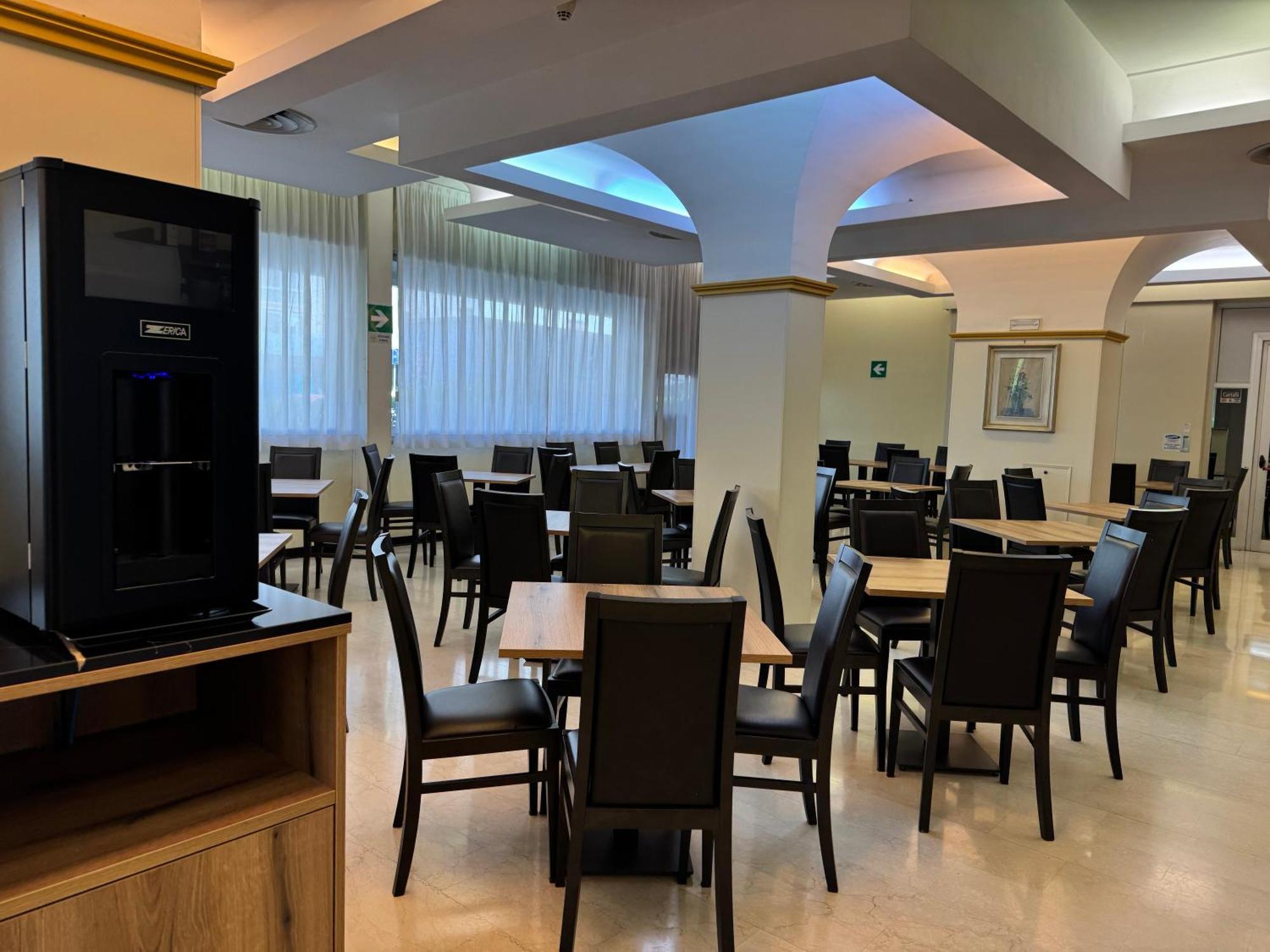 Hotel Albatros Местре Екстериор снимка