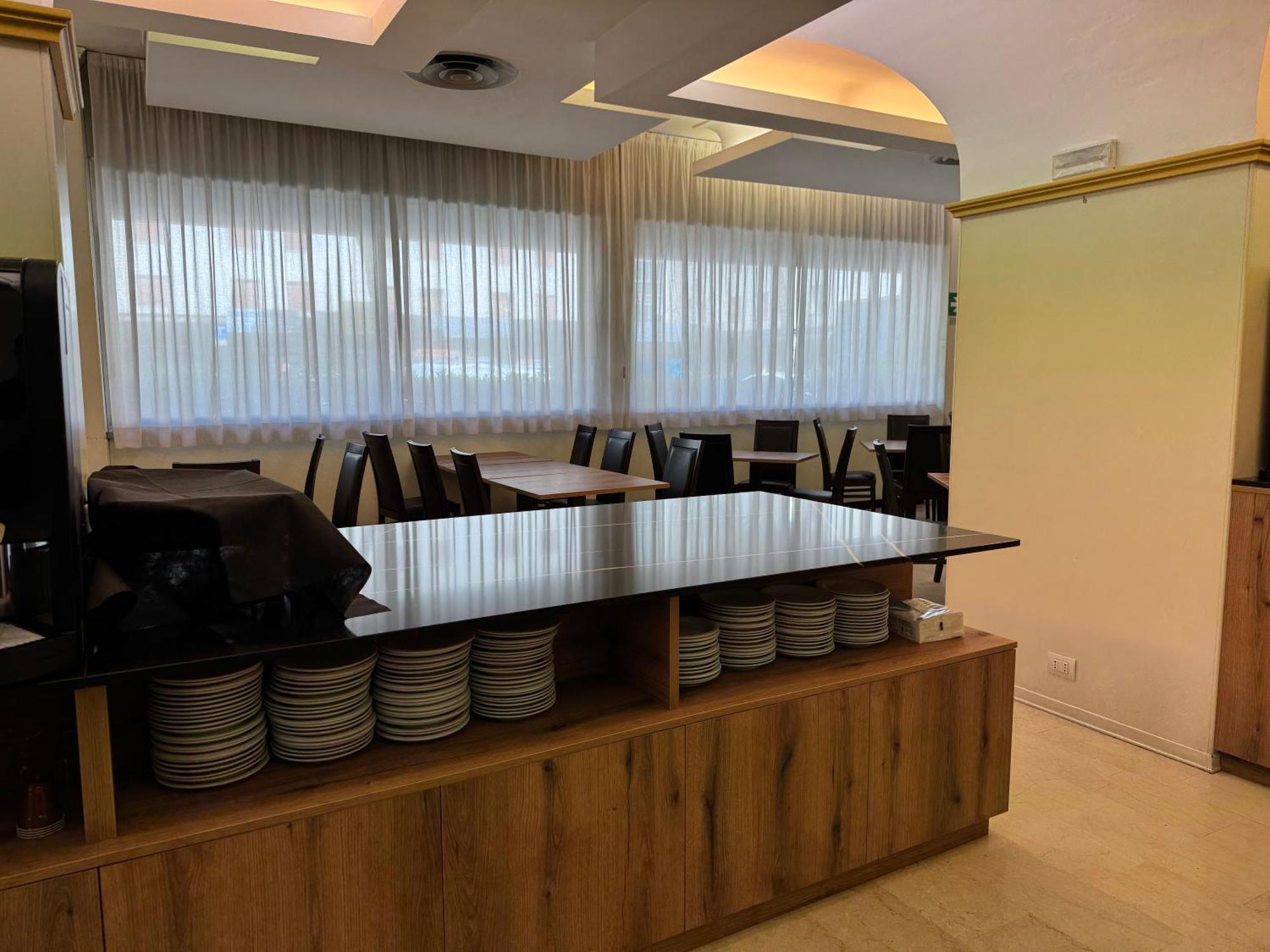 Hotel Albatros Местре Екстериор снимка