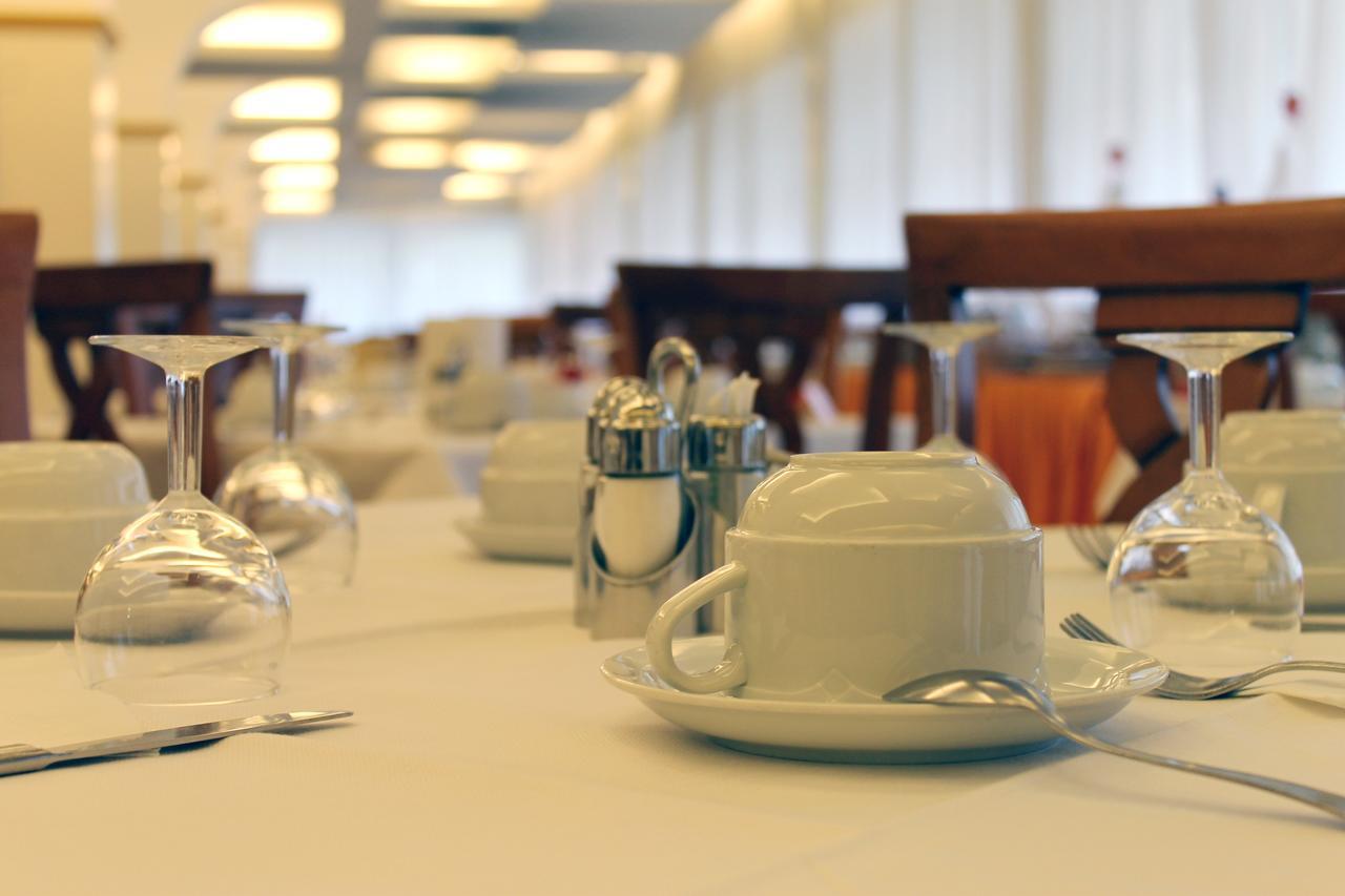 Hotel Albatros Местре Екстериор снимка
